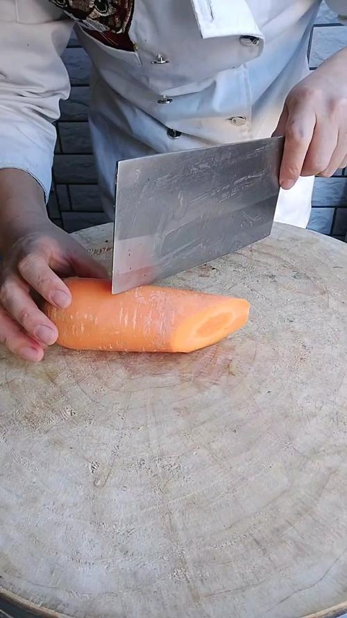 胡萝卜怎么切丁的相关图片